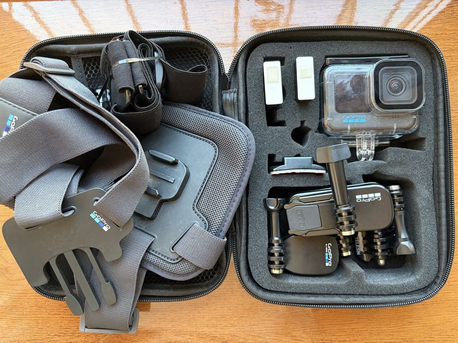 GoPro HERO12 Black + великий комплект аксесуарів