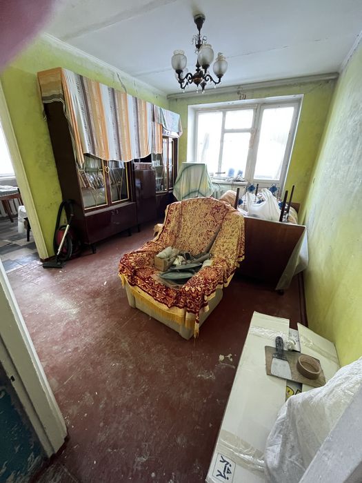 Продам 3-кімнатну квартиру під ремонт