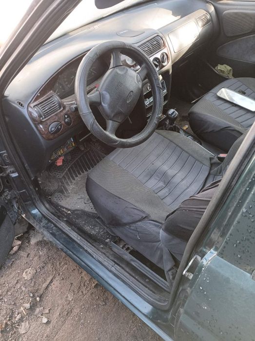 стекло  форточка глухое форд Орион фиеста Курьер эскорт 1998 год