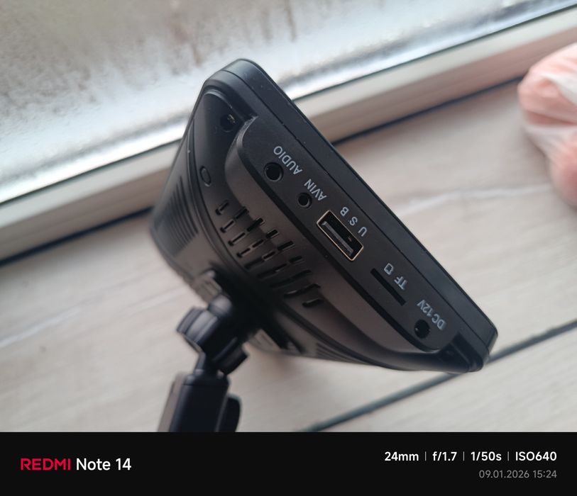 Монітор в авто Карплей або Андроїд Авто з посилювачем звуку