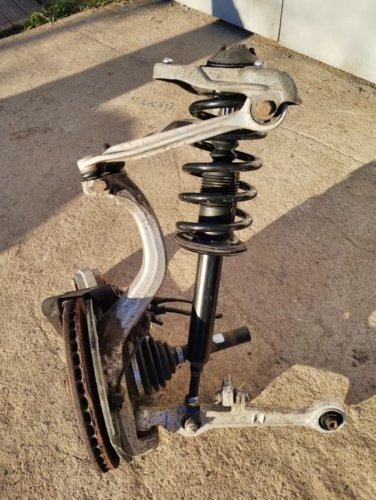 Zawieszenie prawy przód audi a4 b7 3.0tdi quattro mcperson kopyto