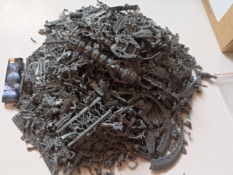 NECRON bitsy ponad 2000 szt.