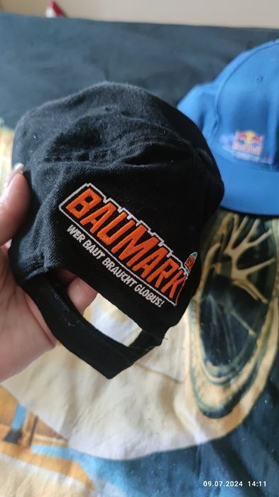 Продам кепки 3 шт 150 грн
