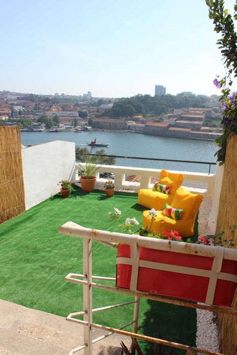 Alugo T1 Kitchnet com grande jardim privativo