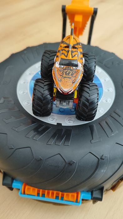 Pista de carros hot wheels - Monster truck