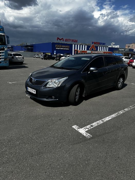 Toyota Avensis 1.8 бензин