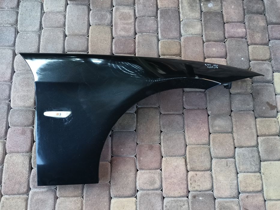 BMW E90 E91 błotnik prawy przód czarny kolor 475 Black saphirre