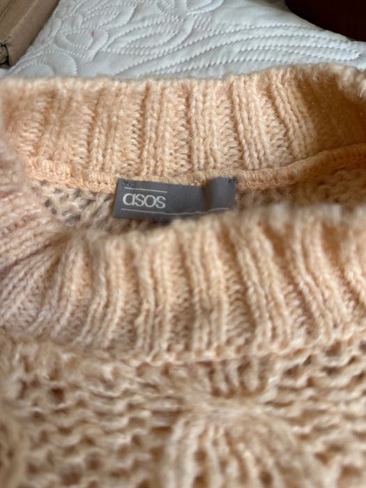 Sweter z bufiastymi rękawami pudełkowy morelowy Asos 40