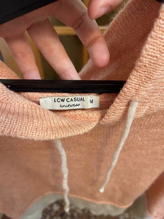 Жіночий в’язаний светр