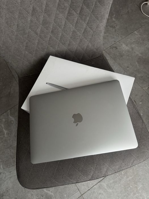 Apple MacBook Air 13" 2020 Intel Core i3 8GB RAM 250GB SSD