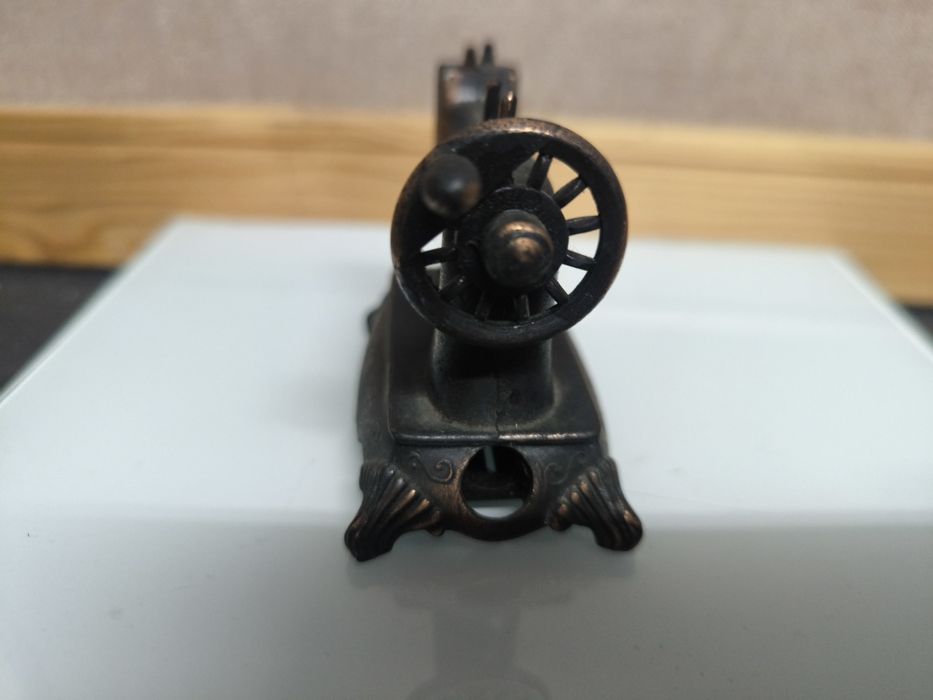 Afiadeira Máquina de Costura Vintage
Miniatura decorativa de uma máqui