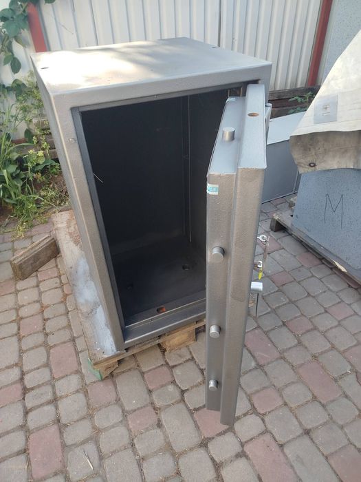 Продам сейф для зберігання антикваріату та інших цінностей