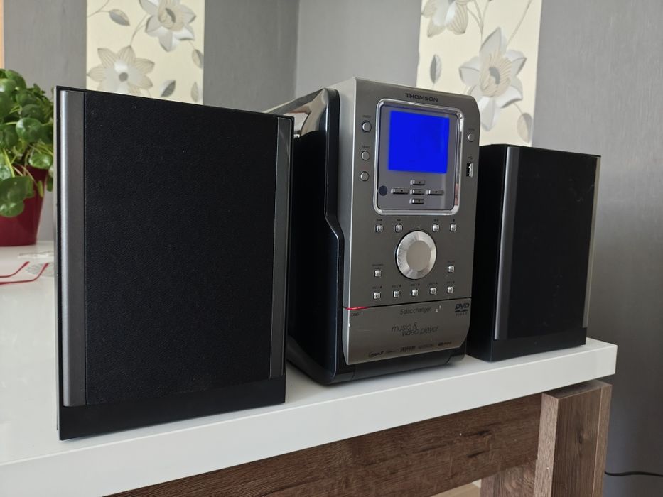 Miniwieża Thomson CS607 bez pilota ,zmieniarka na 5 CD ,mp3,divix