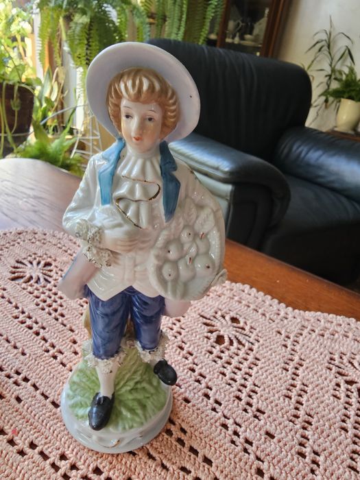 Porcelanowa figurka angielska