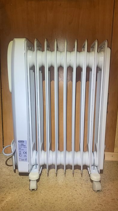 Масляний обігрівач DeLonghi