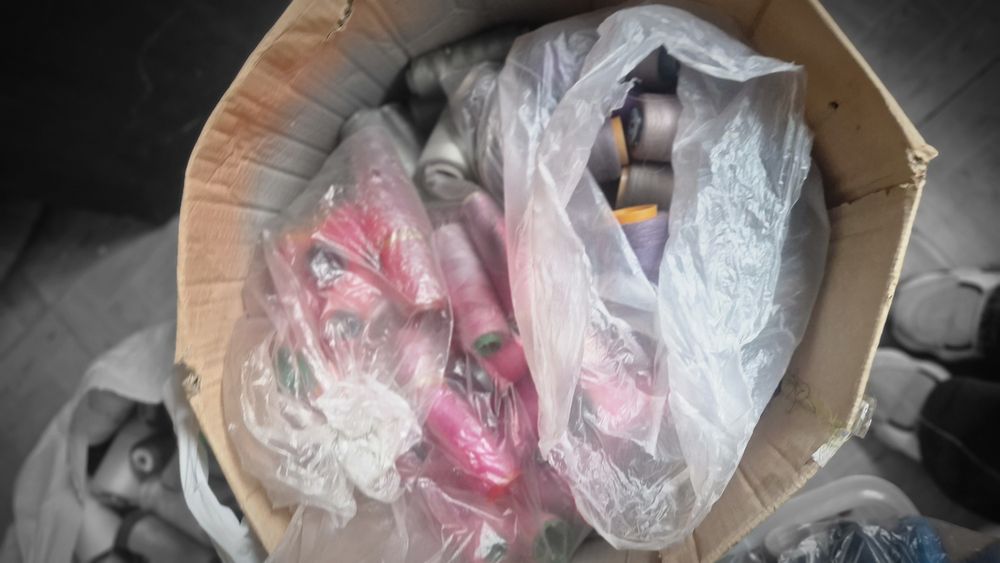 Cones de linhas costura