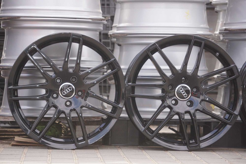 Alufelgi do Audi wzor RS4 5x112 8Jx18 et35 cb57,1mm w czarnym lakierze, nowe dekielki