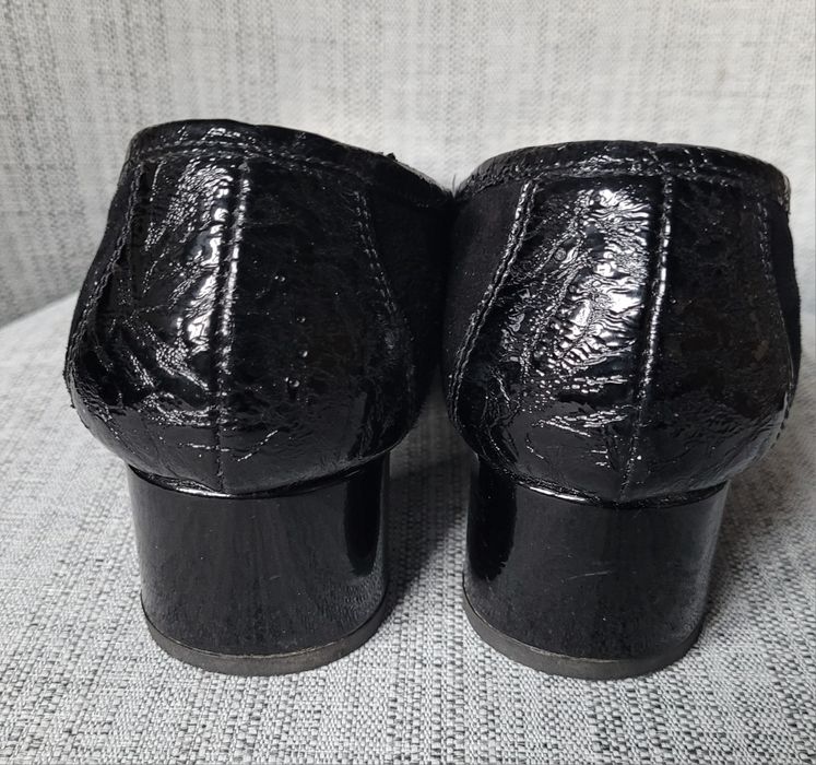 Zamszowe czółenka r 38 Hammer