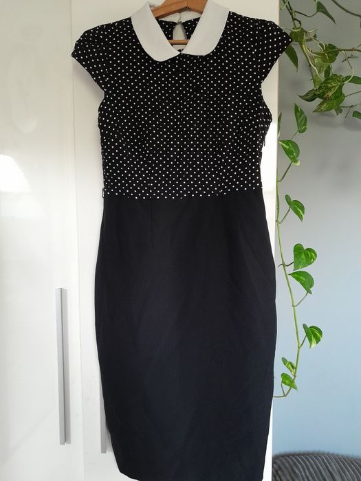 Sukienka z kołnierzykiem w kropki