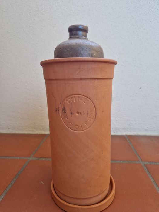 Garrafa em cerâmica (talha) e Balde em cerâmica para refrescar bebidas