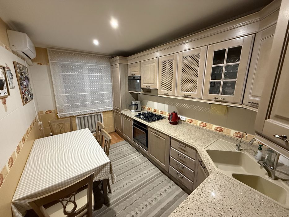 Пятикомнатная квартира в районе СухогоФонтана на ул.Шоссейной.