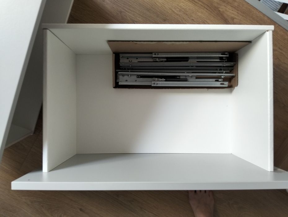 Conjunto gavetas e porta Bestä