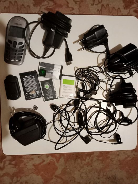 Продам мобильный телефон и различные аксессуары
