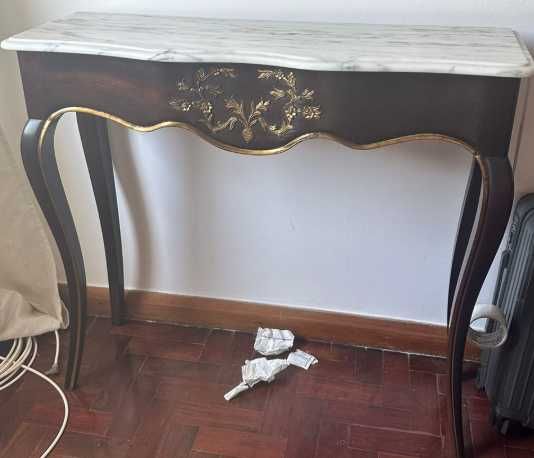Consola com tampo de mármore branco