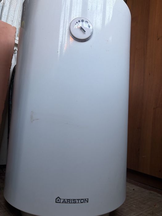 Продам бойлер Ariston 80л