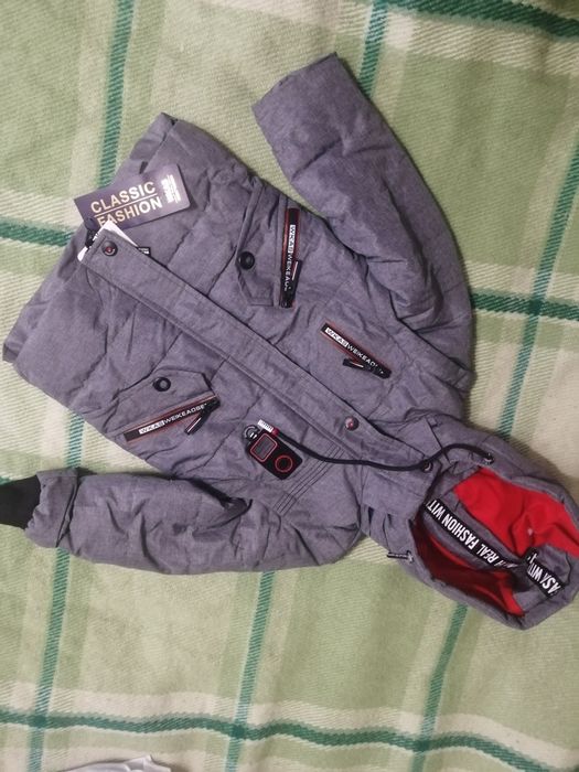 Продам новую тёплую детскую куртку на 3-4 года