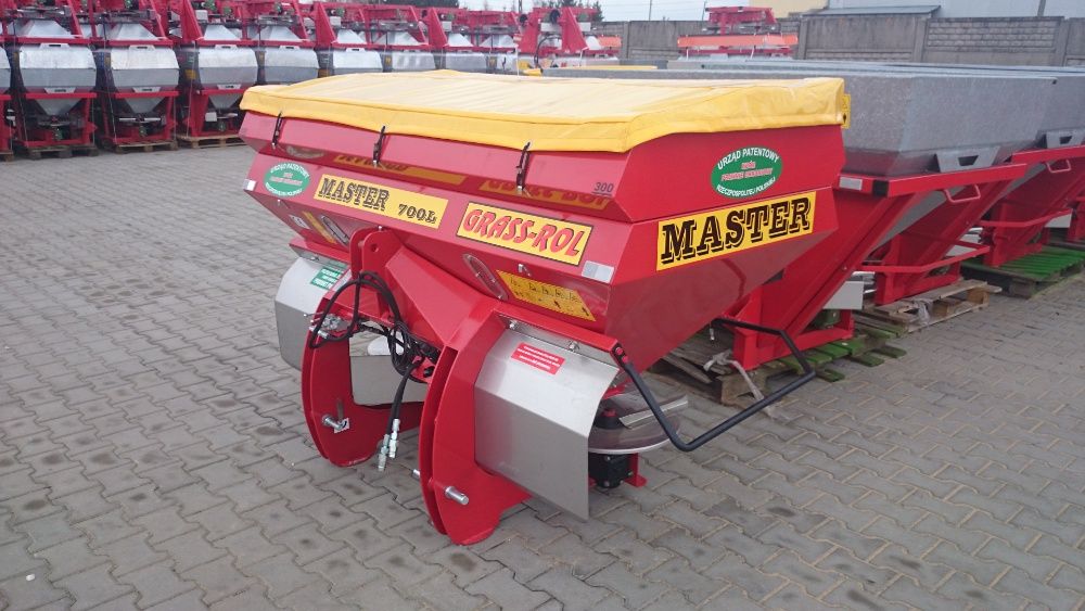 Rozsiewacz dwutarczowy GRASS-ROL MASTER 2025 od 700L do 1600L