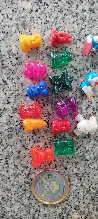 Lote de brinquedos e brindes