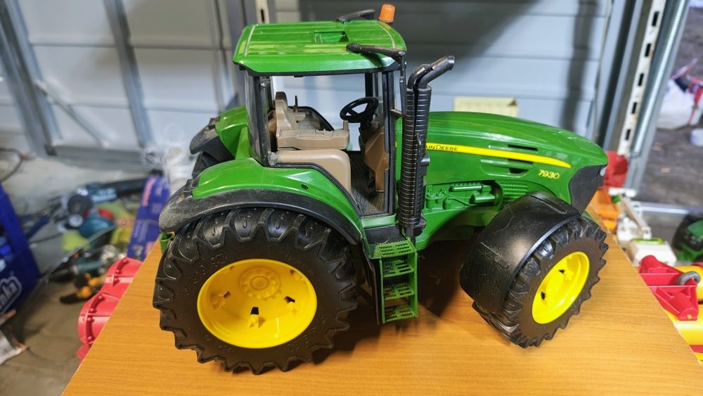 Bruder traktor john deere