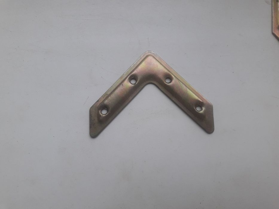 Уголок металлический 10×10 см