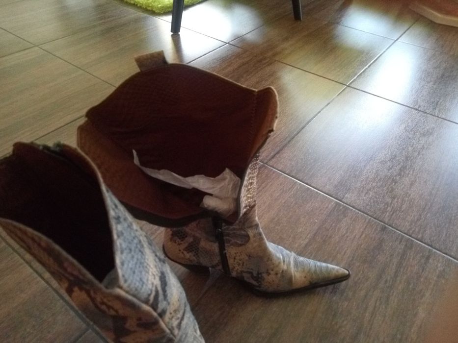 Botas em pele