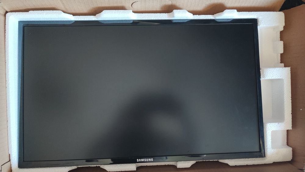 Монитор 24" Samsung S24F350FHI (Під ремонт / На запчастини)