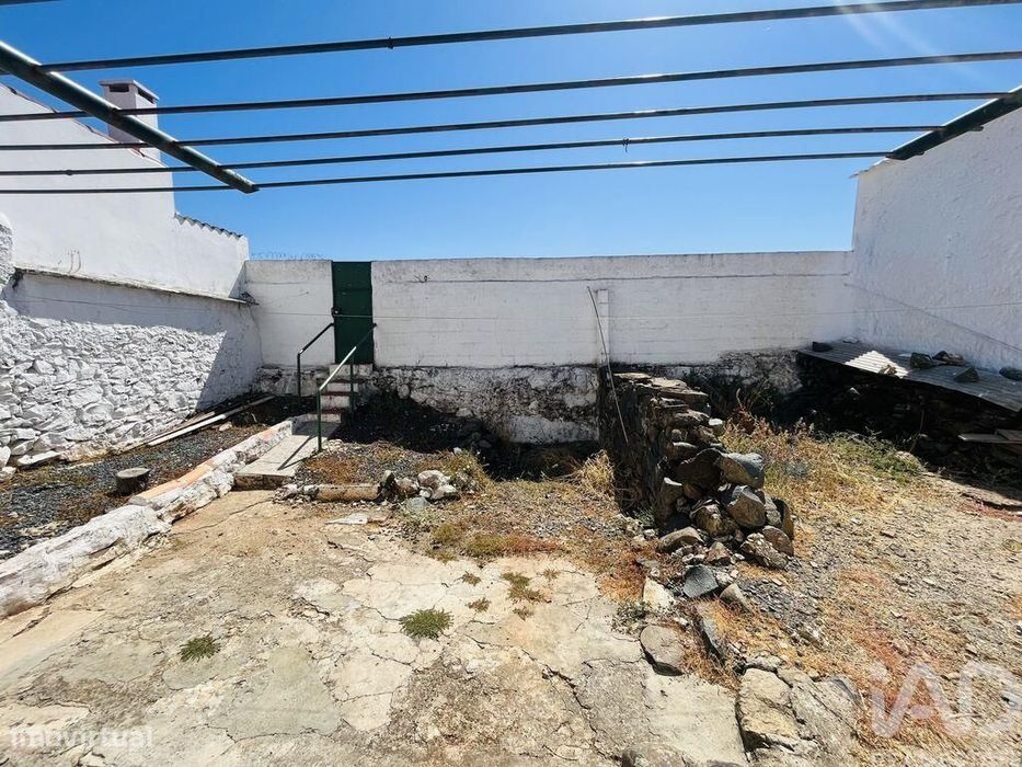 Moradia térrea T3 em Salvada e Quintos de 141 m2