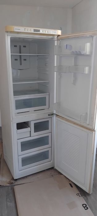 Холодильник Samsung