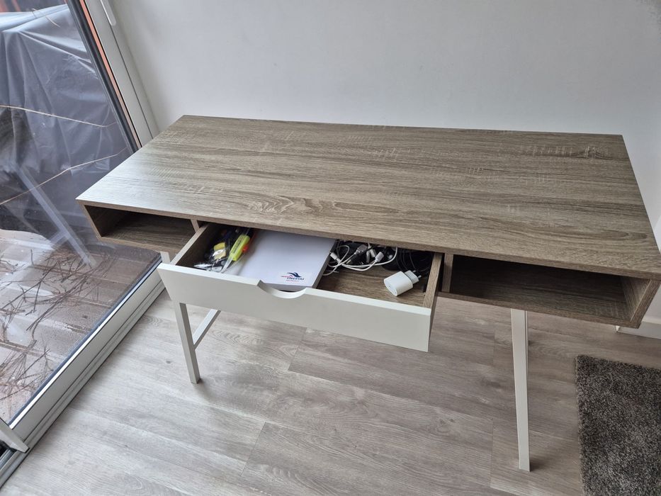 Secretaria como nova