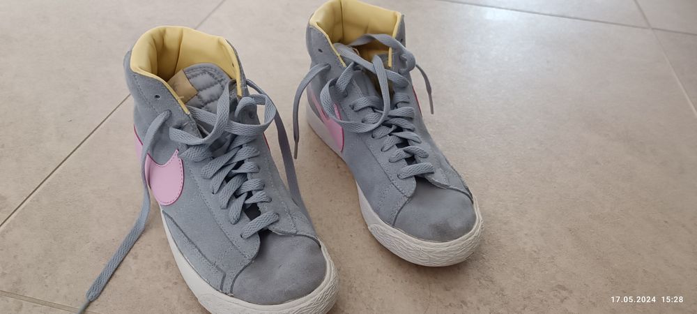 Trampki Nike Blazer 

Grey Pink Suede White Trainers