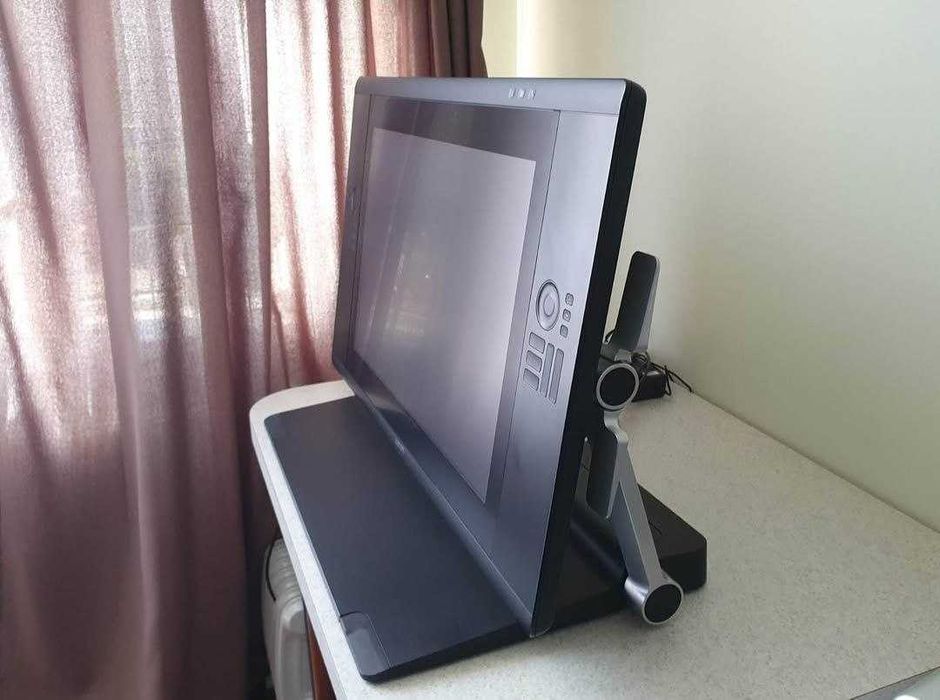 Графічний дисплей Wacom Cintiq 24HD