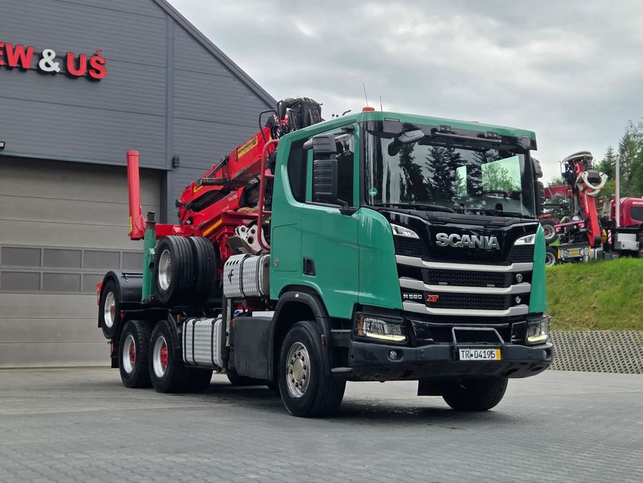 Volvo Do drewna drzewa lasu stos kłoda dłużyca