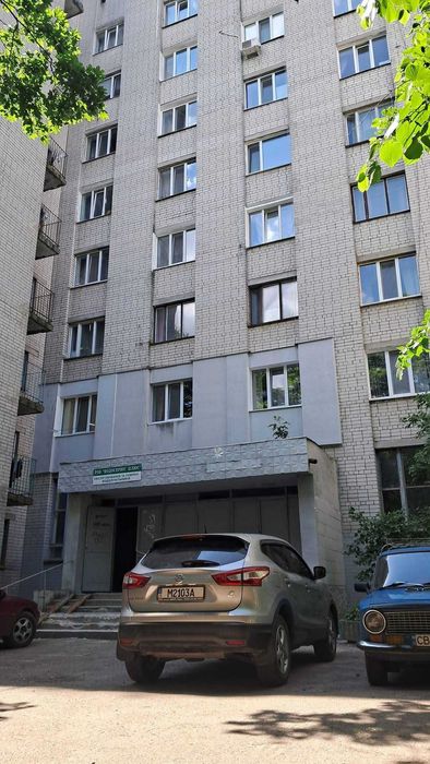 Продам кімнату 13 м2 гуртожиток Голлівуд Чернігів СМ