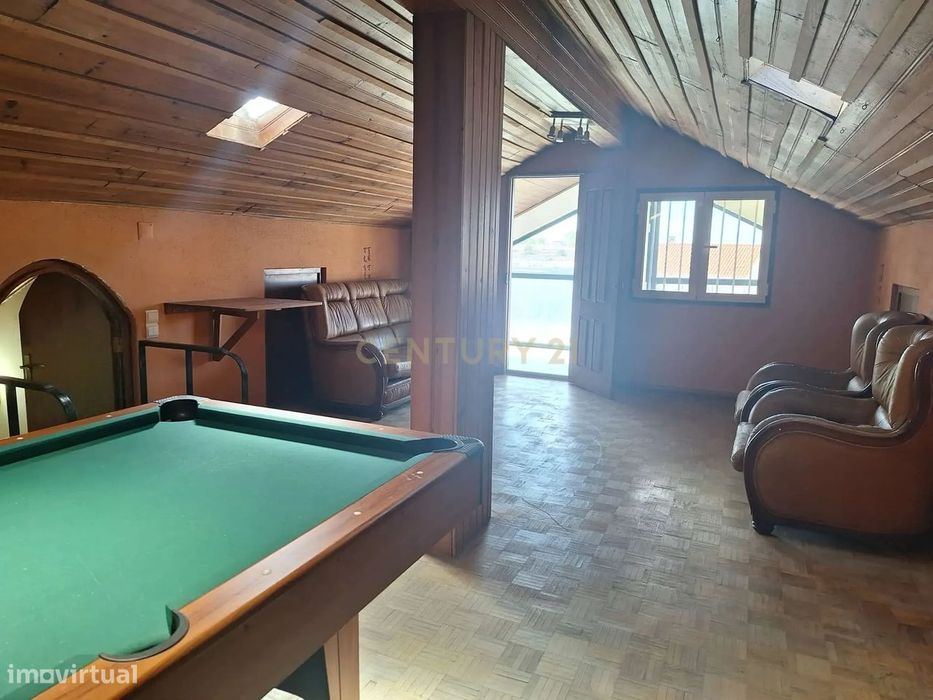 Arrendamento T3 - Andar de Moradia + Sótão - 1.650,00€
