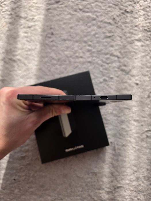 Samsung Fold6 12 GB RAM / 512 GB