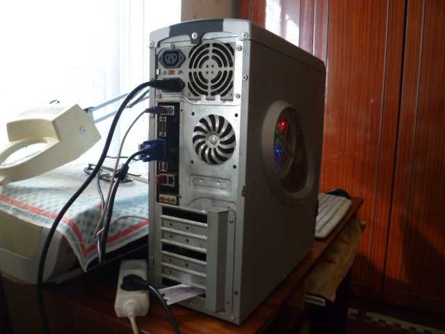 Компьютер для учебы и работы и игр.