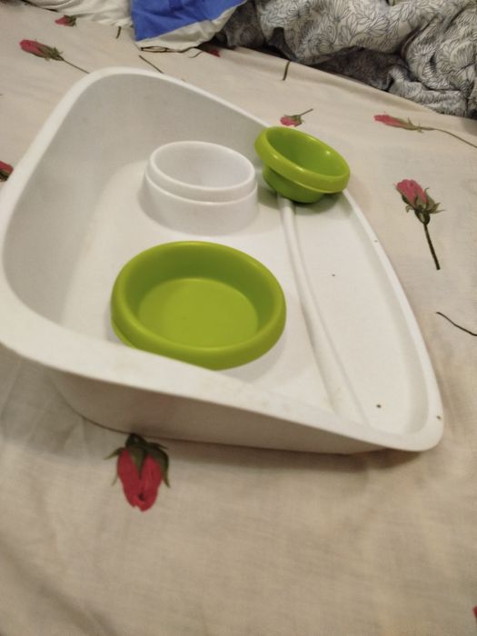 Кормушка для маленькой собаки или кота