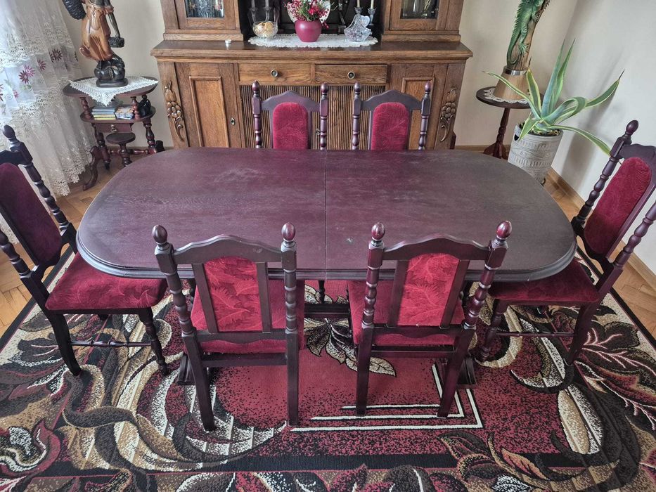 Stół rozkładany plus 8 krzeseł