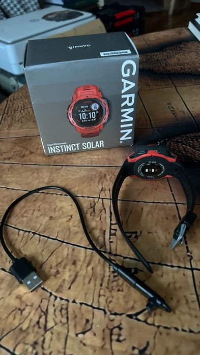 Garmin Instinct Solar + Fitbit Inspire 2