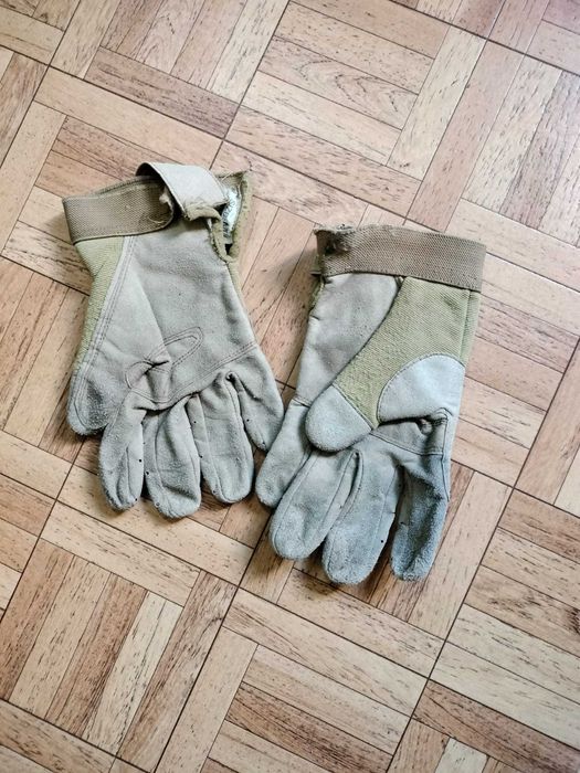 Combat-Shirt e Luvas